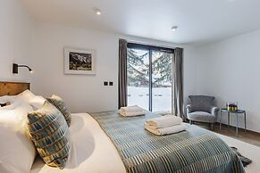 Chalet Black Squirrel