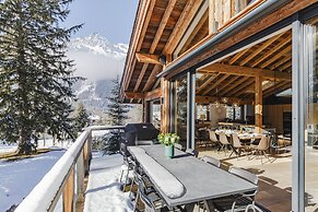 Chalet Black Squirrel