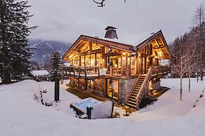 Chalet Black Squirrel