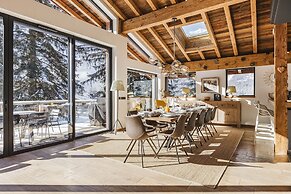 Chalet Black Squirrel