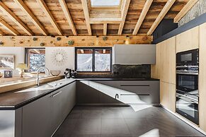 Chalet Black Squirrel