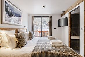Chalet Black Squirrel