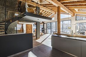 Chalet Black Squirrel