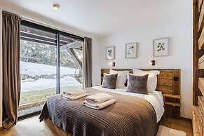 Chalet Black Squirrel