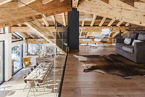 Chalet Black Squirrel