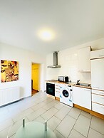 Cozy 2BR Apt Sleeps 6 Direct City Access