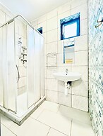 Cozy 2BR Apt Sleeps 6 Direct City Access