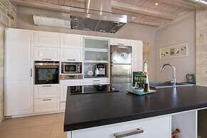 Villa Aurora Luxurius Living