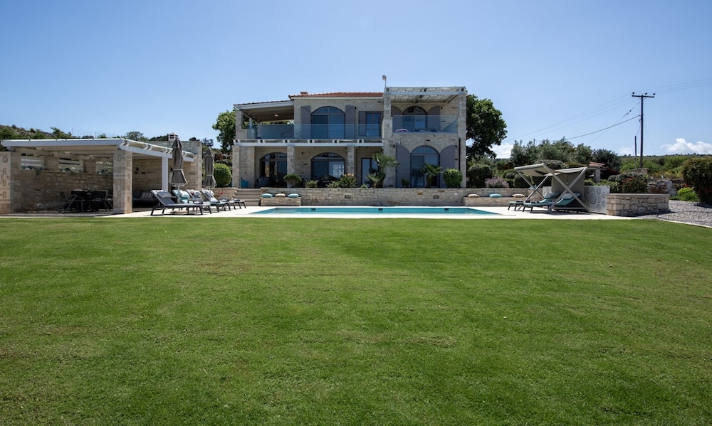Villa Aurora Luxurius Living