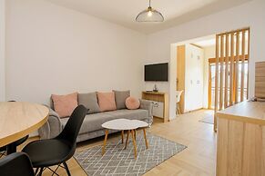 apartments and rooms arch