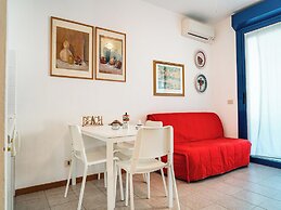 Beachside Elegant Studio for Four Guests