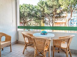 Beachside Elegant Studio for Four Guests