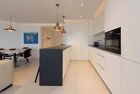 Apartment on Zeedijk With Sea View