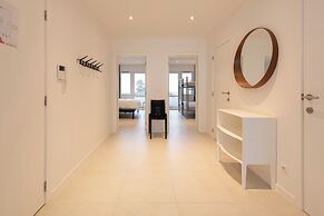 Apartment on Zeedijk With Sea View