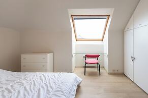 Spacious Apartment With Terrace