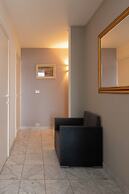Spacious Apartment With Terrace