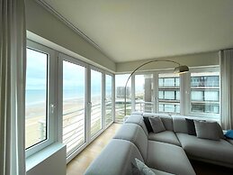 Apartment by Epernay Square With Sea View