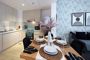Bloomfields 1BR Canal View in Water Edge