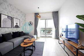 Bloomfields 1BR Canal View in Water Edge