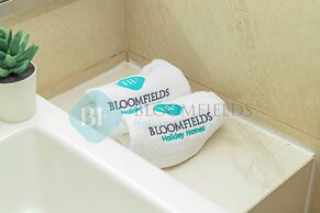 Bloomfields Cozy STU Azizi Riviera