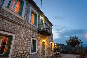 Gero-fotis Guesthouse - Upper Floor Superb View