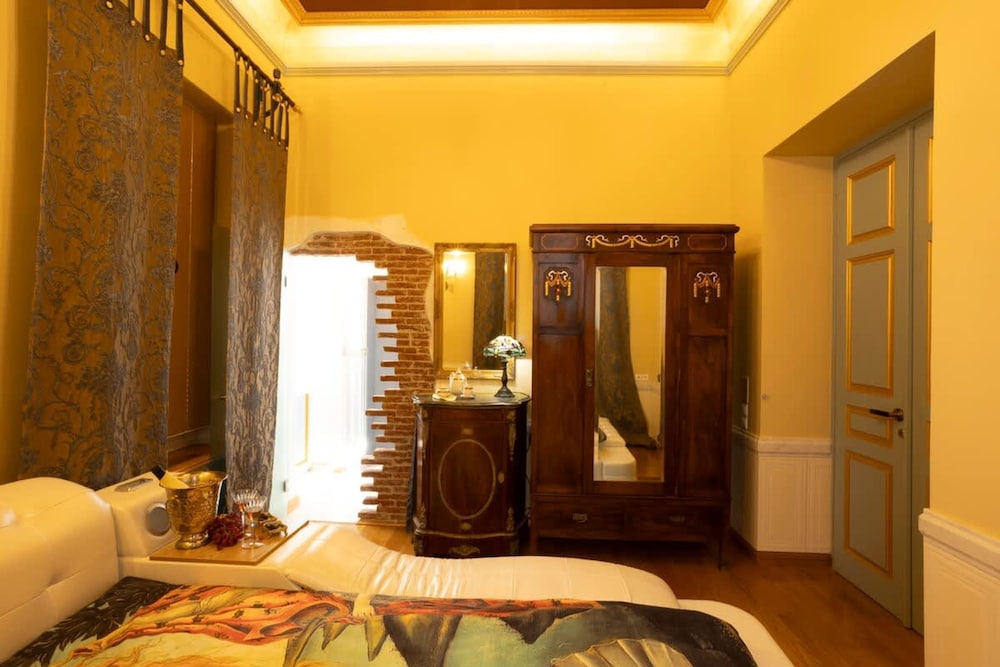 Athena Luxury Suite - Medousia Spa Luxury Escape