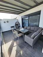 Marilous House - Skyros Beachfront Getaway