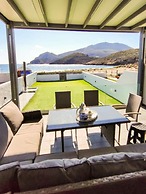 Marilous House - Skyros Beachfront Getaway