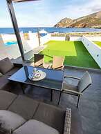 Marilous House - Skyros Beachfront Getaway