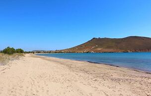 Marilous House - Skyros Beachfront Getaway