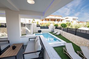 Nova Luxury Residence apartment with private heated pool