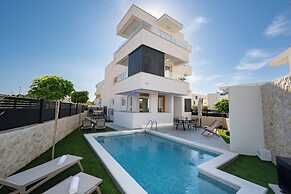 Nova Luxury Residence apartment with private heated pool