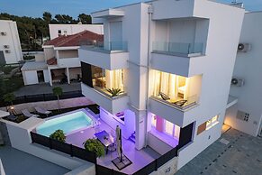 Nova Luxury Residence apartment with private heated pool