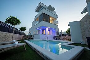 Nova Luxury Residence apartment with private heated pool