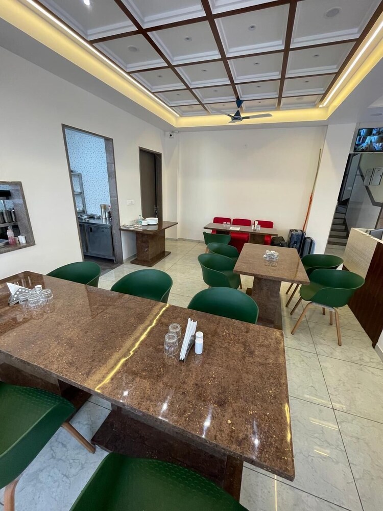 HOTEL MB NIRALA SHYAM