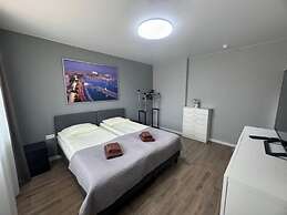 Room-1 Numeris Apartamentai su Balkonu