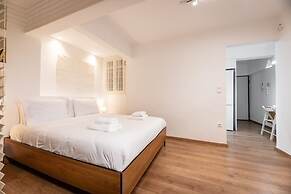 Quiet Apartment With a Garden at Exarcheia