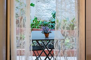 Quiet Apartment With a Garden at Exarcheia