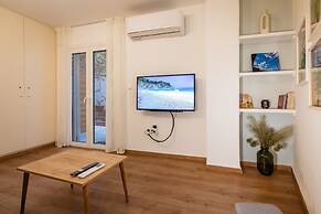 Quiet Apartment With a Garden at Exarcheia