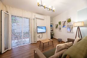 Quiet Apartment With a Garden at Exarcheia