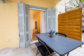 Quiet Apartment With a Garden at Exarcheia