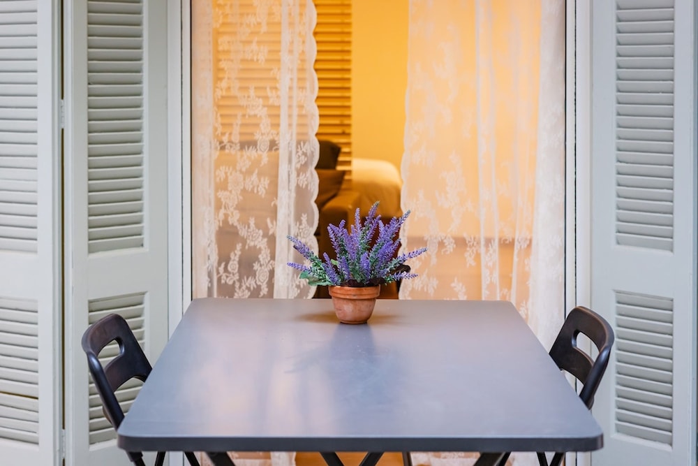 Quiet Apartment With a Garden at Exarcheia