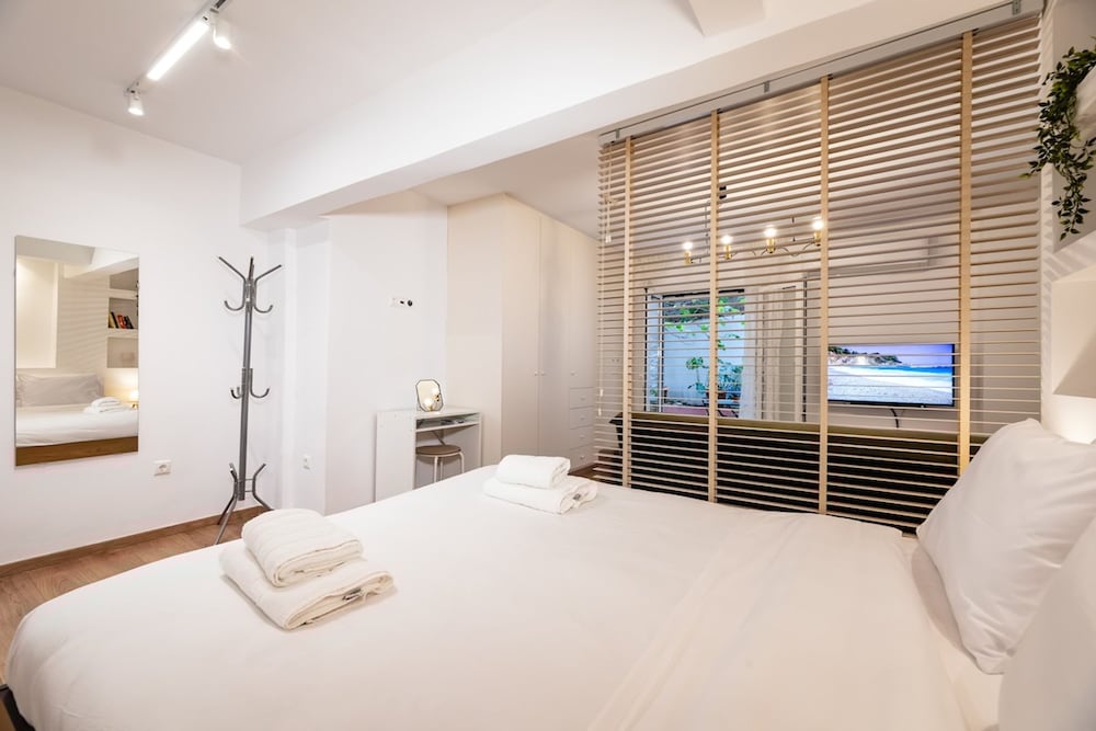 Quiet Apartment With a Garden at Exarcheia