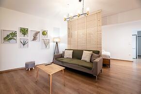 Quiet Apartment With a Garden at Exarcheia