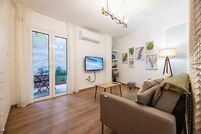 Quiet Apartment With a Garden at Exarcheia