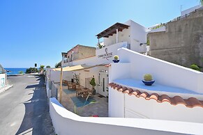 Chiaia Di Rose Rooms & Apartment