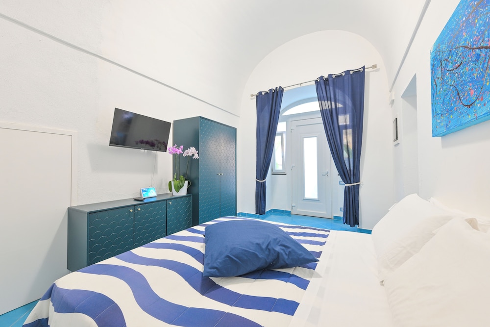 Chiaia Di Rose Rooms & Apartment