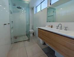 Noosa Parade Holiday Inn