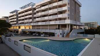 Comfortable Apartment With Pool