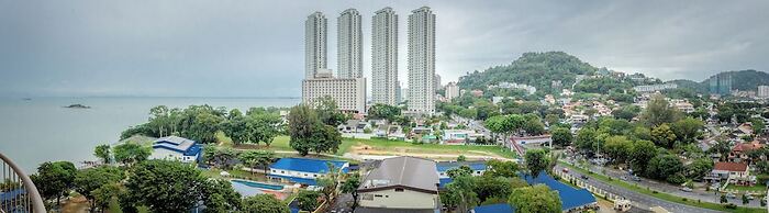Rainbow Paradise Beach Resort by LWE